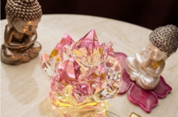 Handcrafted Resin Lotus LED Table Décor